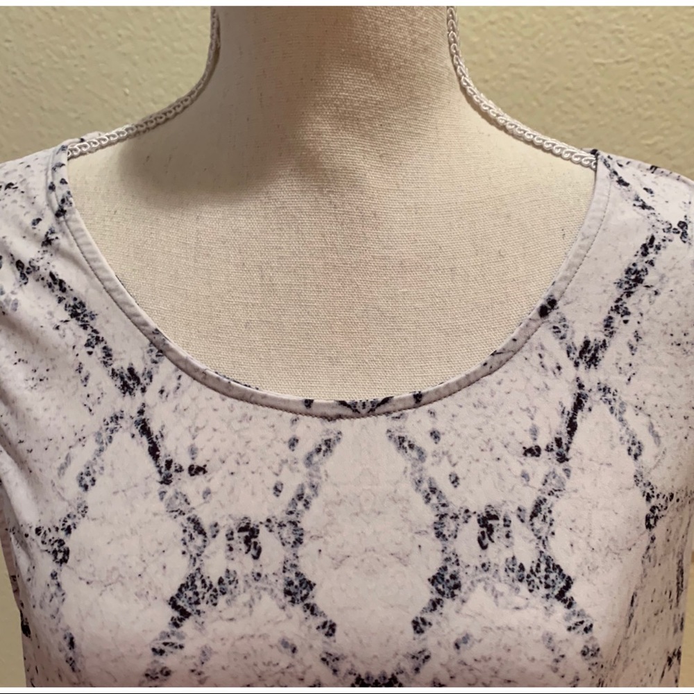 Varley Python Printed Sleeveless Top - Picture 5 of 6